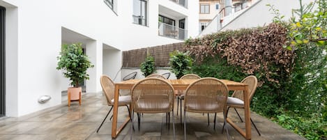 2-Bedroom Apt with terrace Ground Floor | Terrasse/Patio