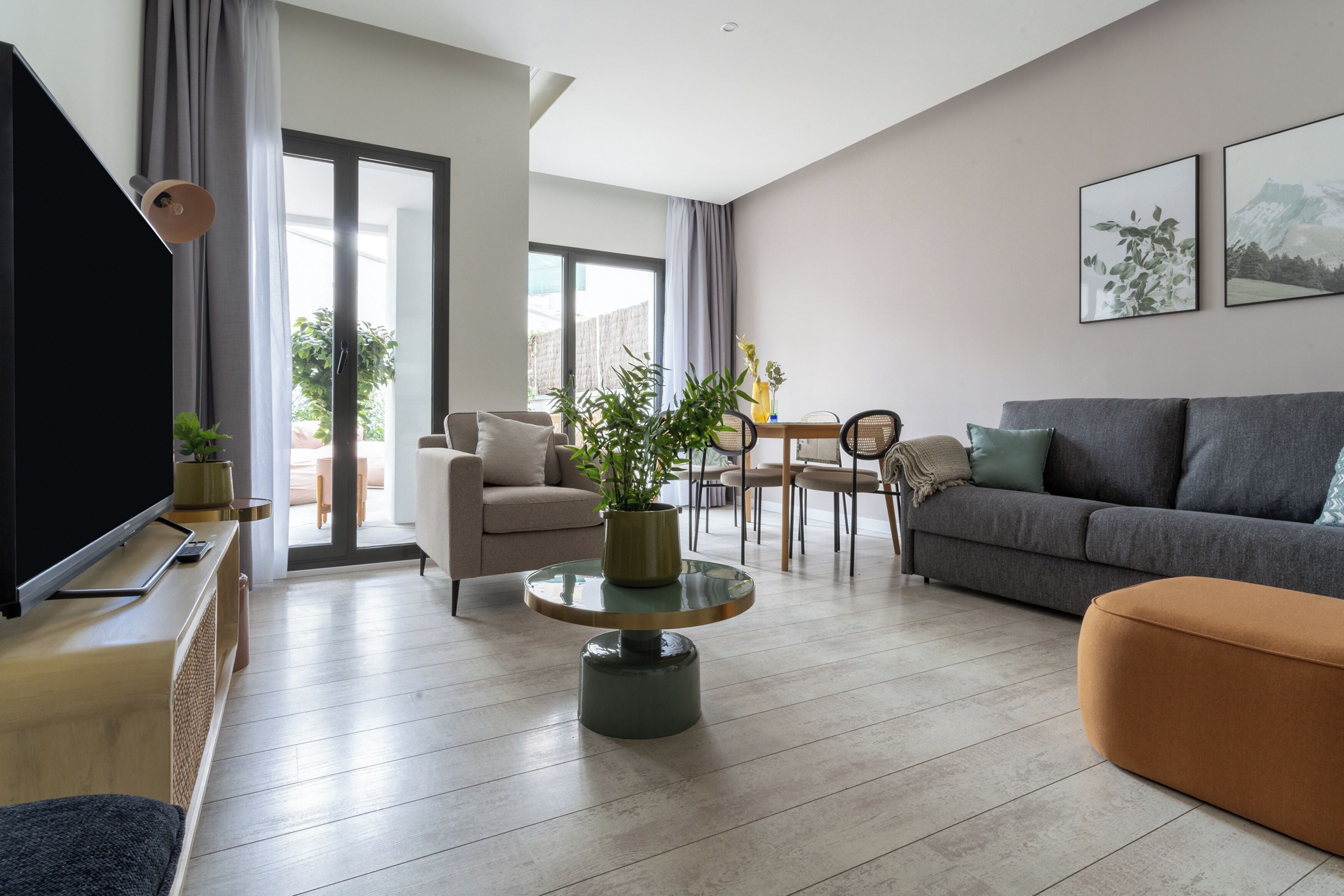 2-Bedroom Apt with terrace Ground Floor | Living area