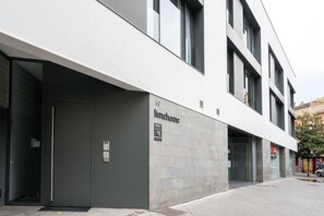 Exterior -  Limehome Barcelona Rector Triadó (Barcelona)