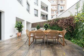 2-Bedroom Apt with terrace Ground Floor | Terrace/patio -  Limehome Barcelona Rector Triadó (Barcelona)