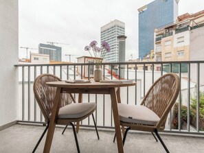 Two-Bedroom Apartment with Balcony | Balcony -  Limehome Barcelona Rector Triadó (Barcelona)