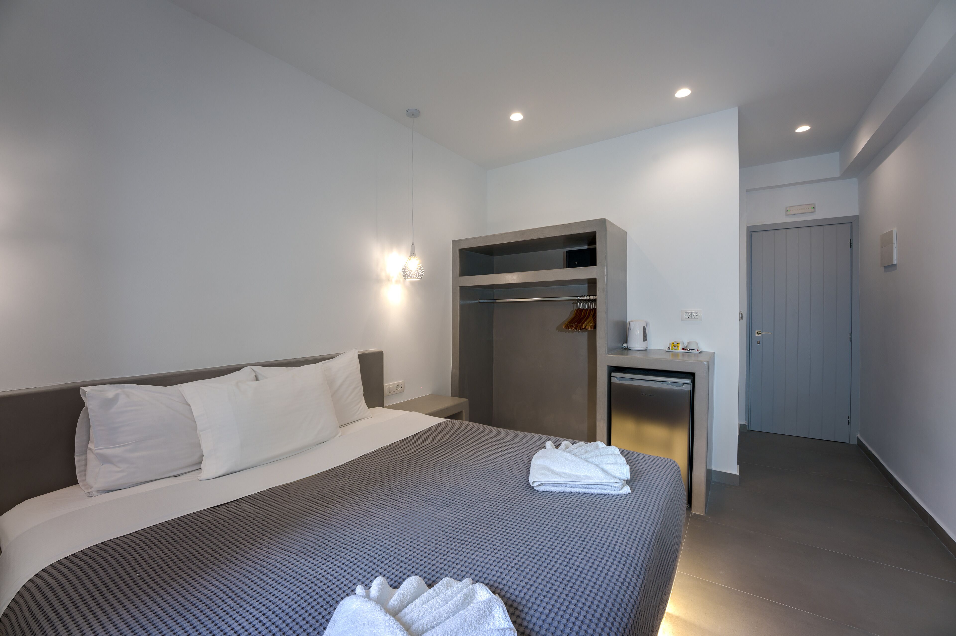 standard double or twin room, 1 bedroom | in-room safe, desk, free wifi, bed sheets