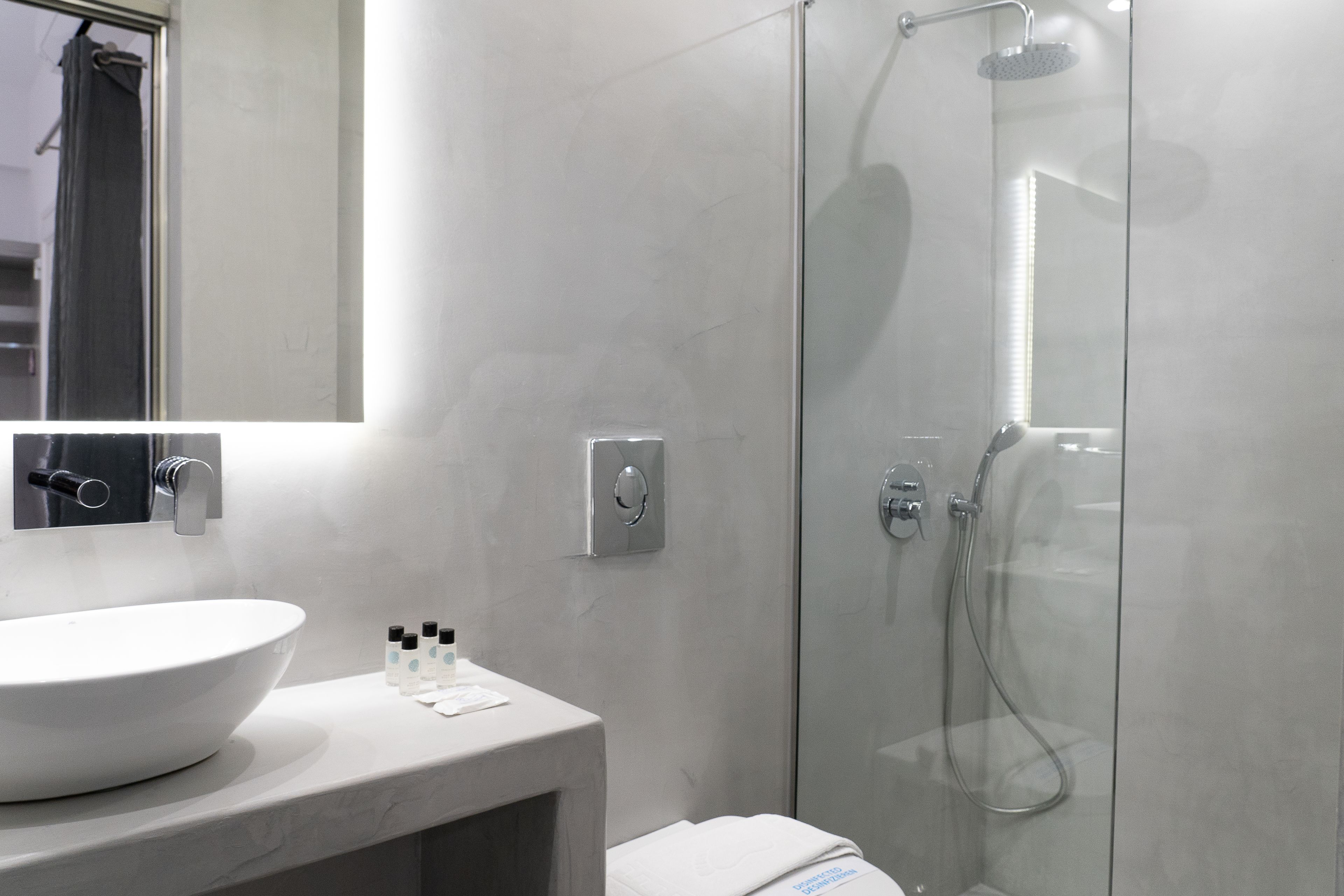studio | bathroom | shower, free toiletries, hair dryer, towels