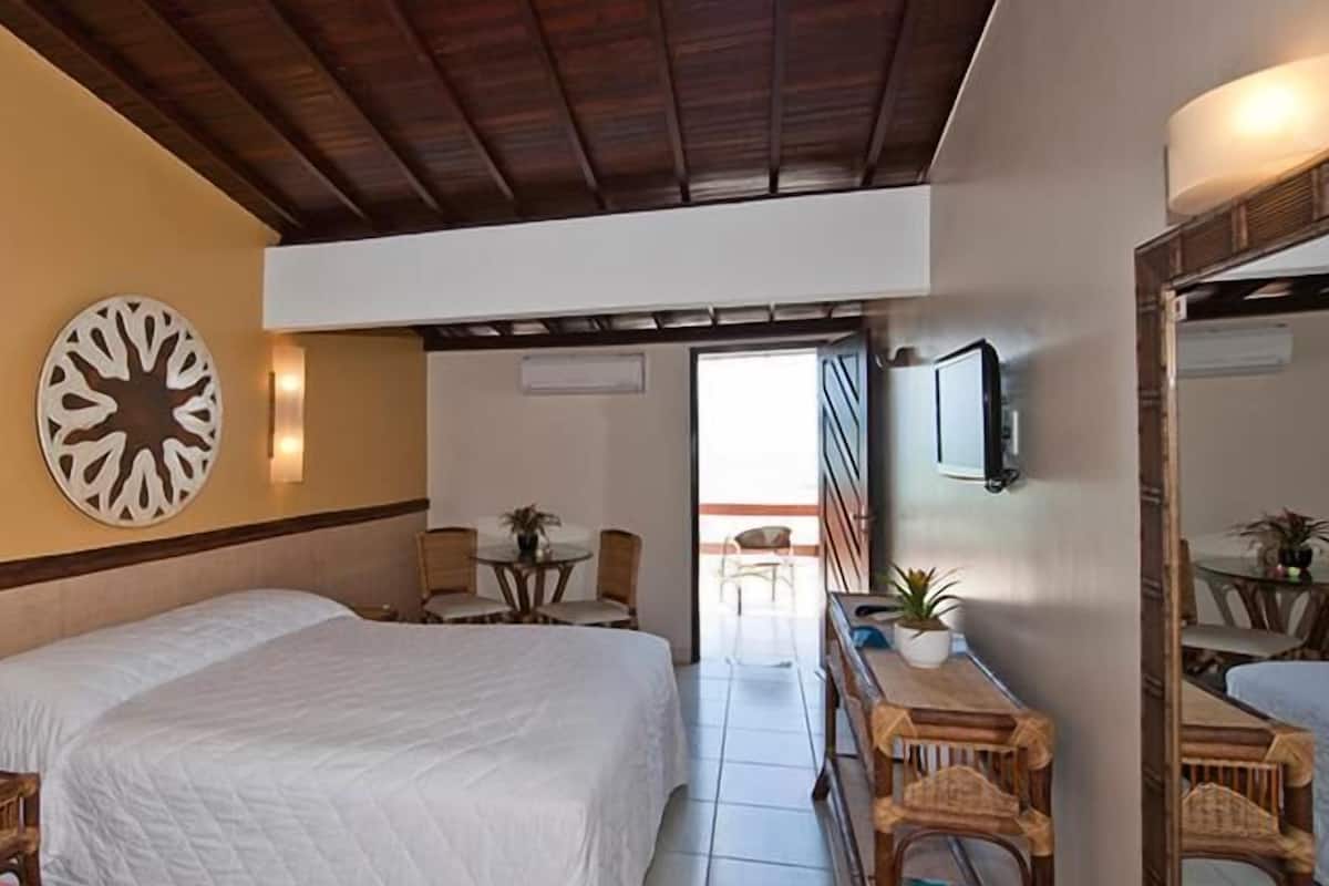 Minibar, desk, blackout drapes, WiFi (free)