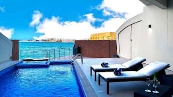 Villa, 4 slaapkamers (Private Pool) | 2 slaapkamers, een minibar, een kluis op de kamer, geluiddichte muren