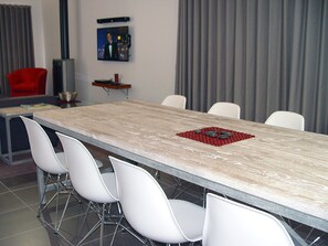 Apartamento standard, vários quartos, para não fumantes, cozinha (Kulin House 3brm & Spa) | Opções para refeição no quarto