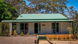 Kulin House 3 Bedroom & Spa | Terrace/patio - Hepburn Villas (Hepburn Springs)