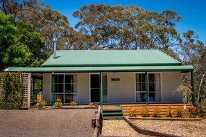 标准公寓, 多间卧室, 无烟房, 厨房 (Kulin House 3brm & Spa) | 露台