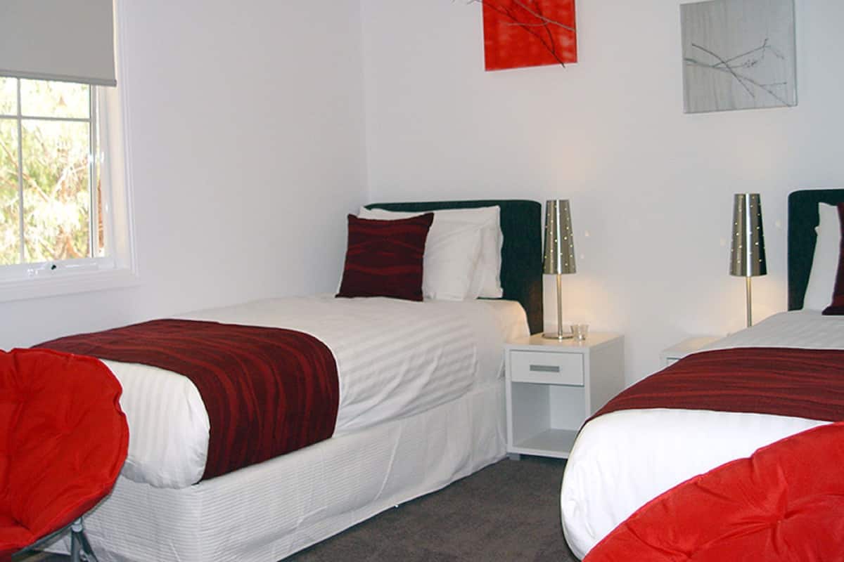 1 bedroom, individually decorated, individually furnished