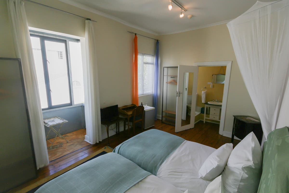 Standardværelse - 2 enkeltsenge - balkon | Allergivenligt sengetøj, minibar, pengeskab på værelset