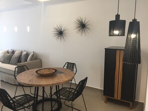 Executive Suite, Hot Tub