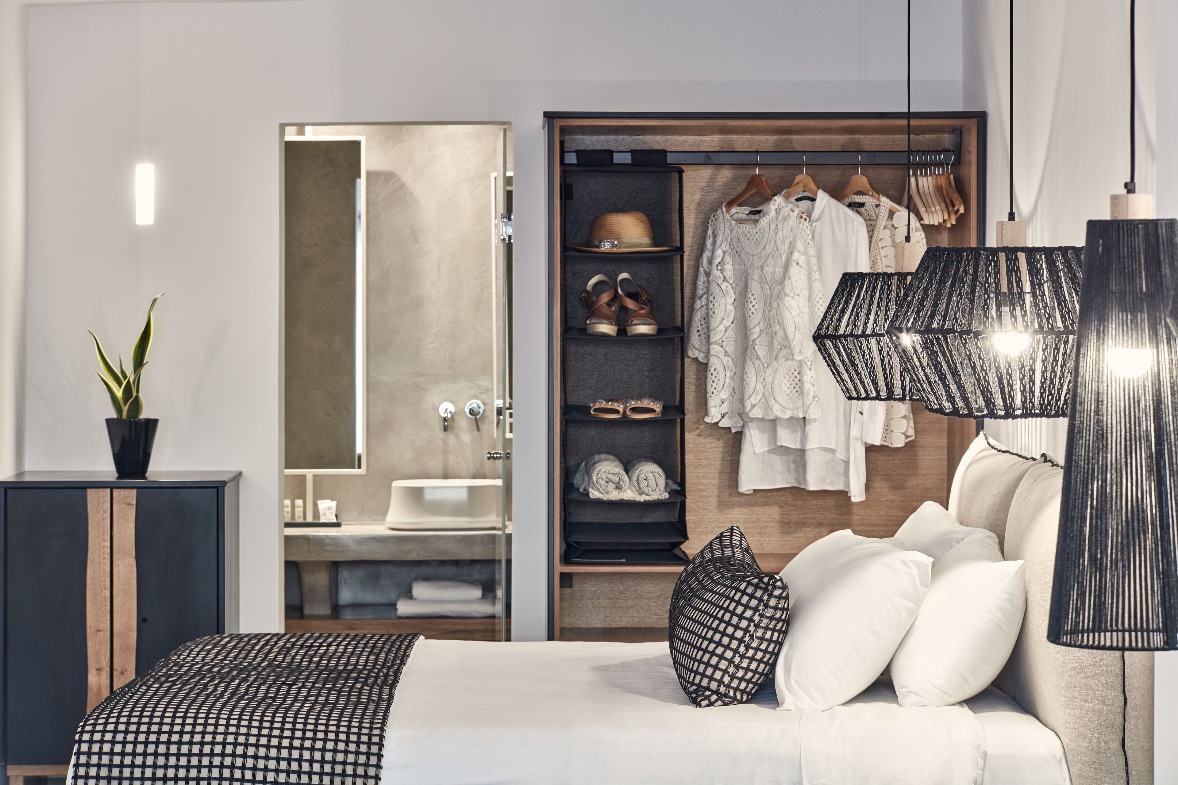 executive suite, hot tub | select comfort beds, in-room safe, blackout curtains, soundproofing