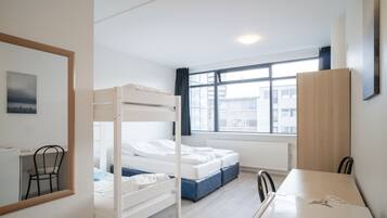 Quarto quádruplo, banheiro privativo | Wi-Fi de cortesia, roupa de cama