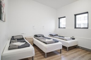 Free WiFi, bed sheets - Guesthouse Pávi (Reykjavik)