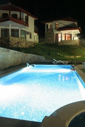 Seasonal outdoor pool, pool loungers