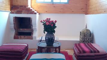 Comfort Twin Room | Living area | TV