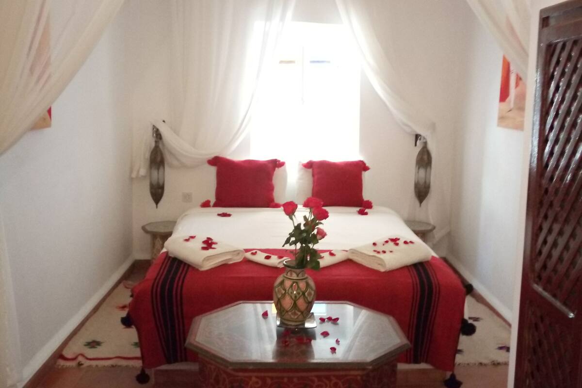 Egyptian cotton sheets, pillow-top beds, free cots/infant beds