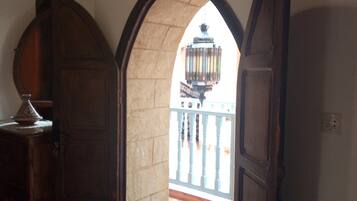 Chambre Double | Draps en coton égyptien, surmatelas, décoration personnalisée