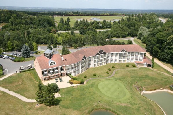 Aerial view - Golf Hotel de Mont Griffon (Luzarches)