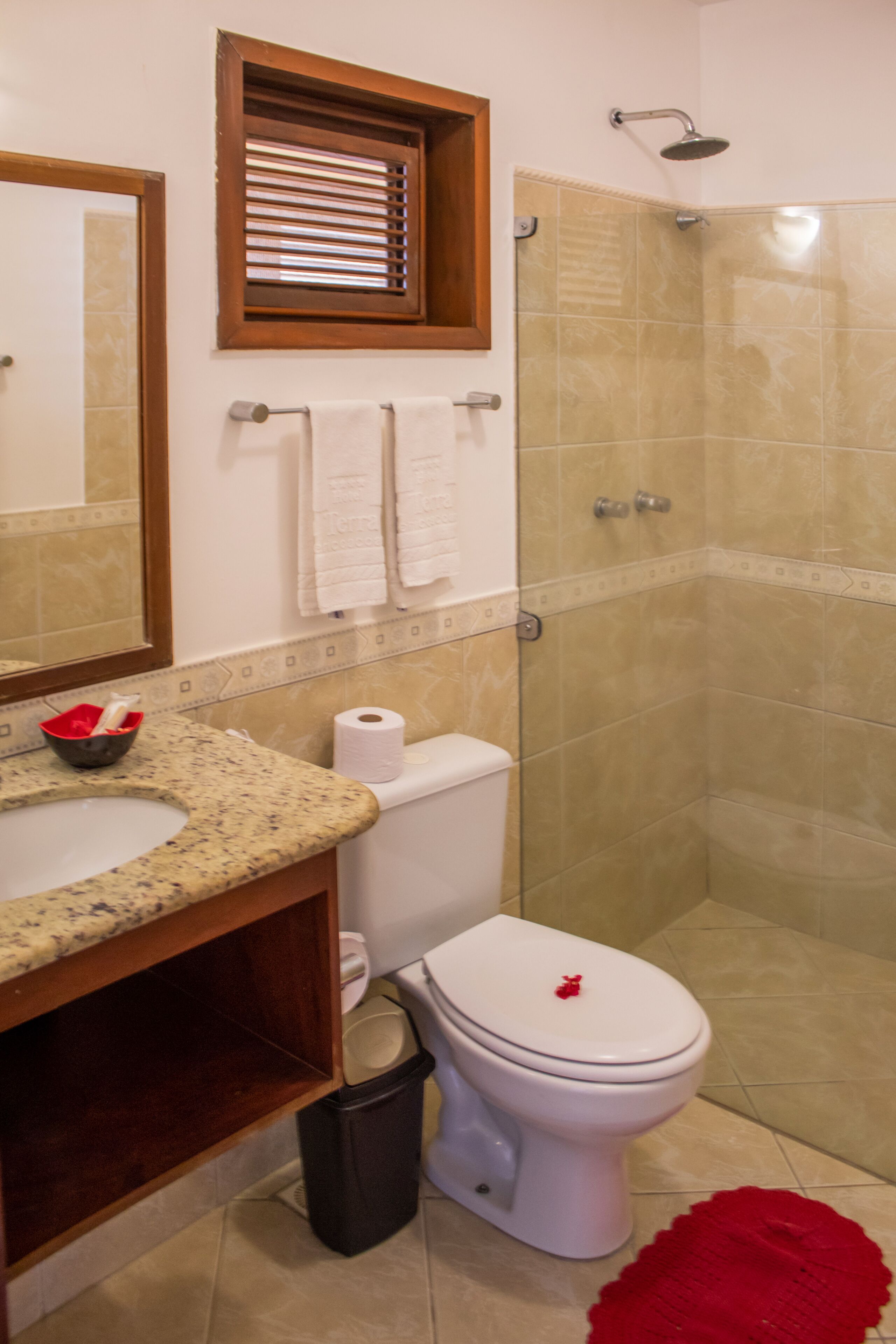 superior room | bathroom | free toiletries, hair dryer, bathrobes, towels