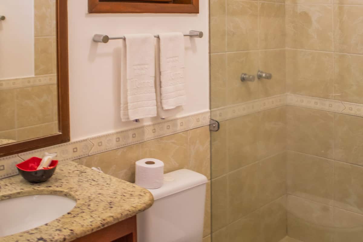superior room | bathroom | free toiletries, hair dryer, bathrobes, towels