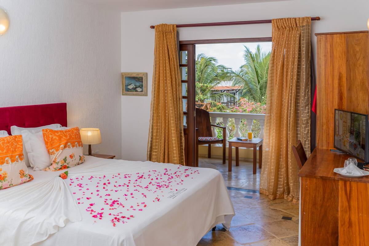 superior room | premium bedding, minibar, in-room safe, desk