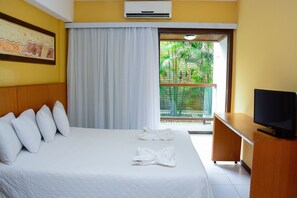 Minibar, caja de seguridad en la habitación y cortinas blackout