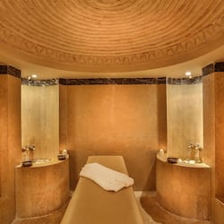 Behandelingskamers voor koppels, een sauna, een stoombad