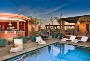 Outdoor pool, open 8:30 AM to 7:00 PM, pool umbrellas, sun loungers - Riad Bahia Salam (Marrakech)