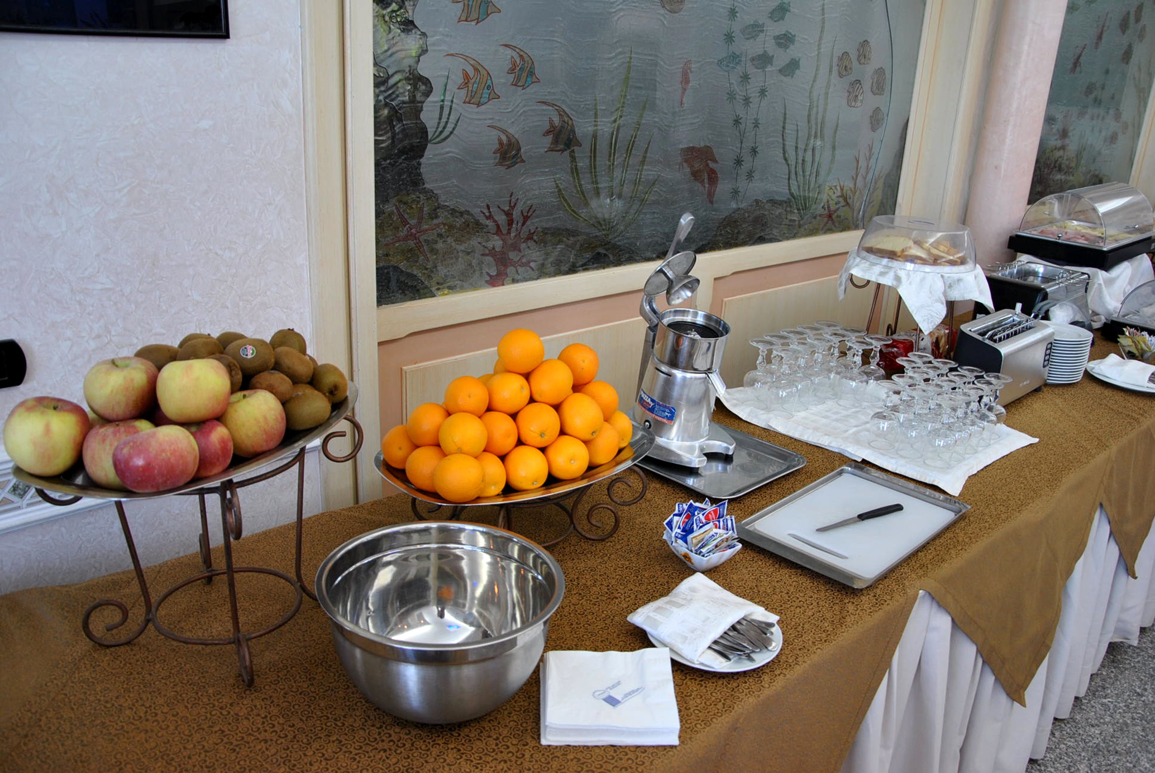 free daily full breakfast