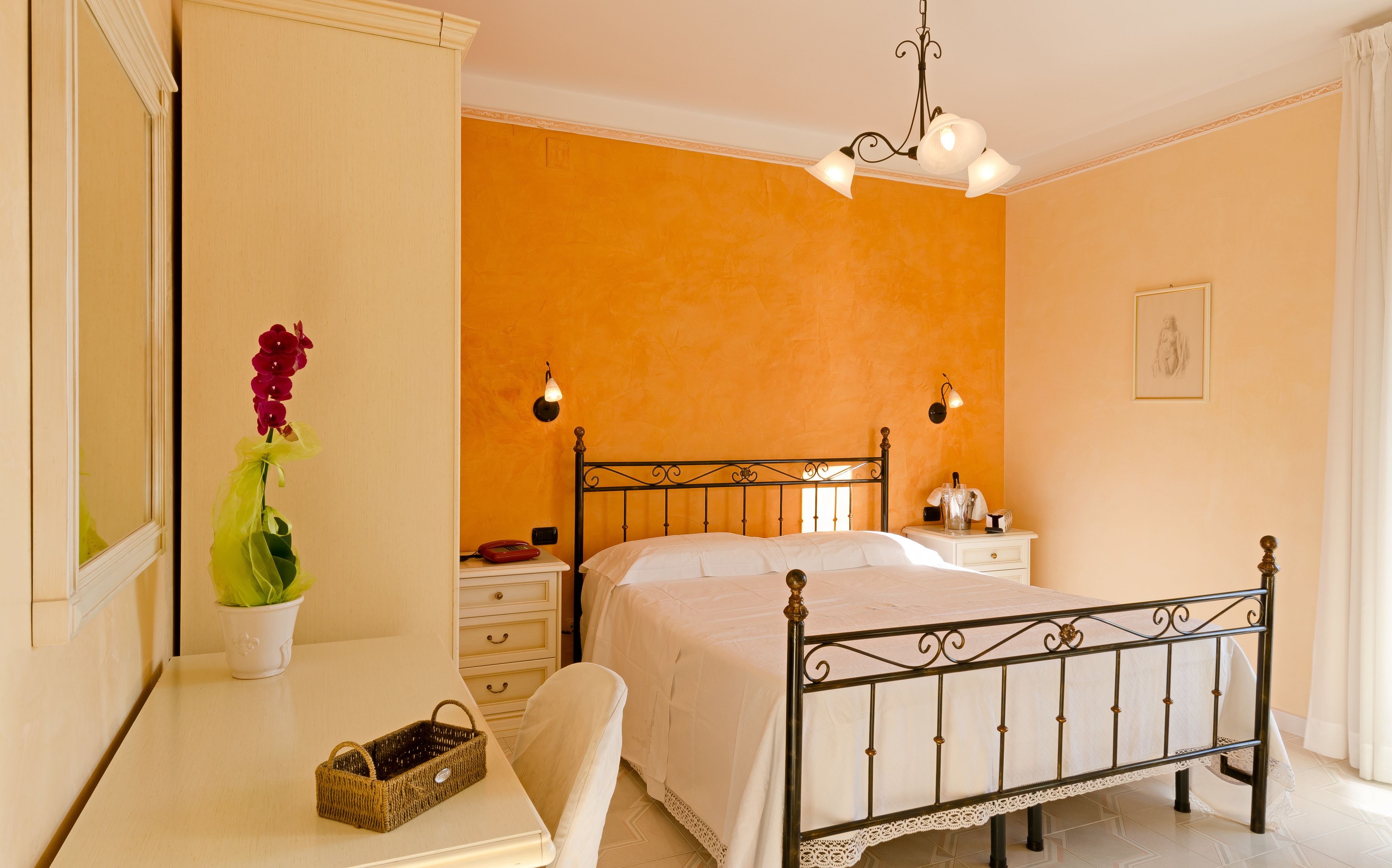 1 bedroom, down duvets, minibar, in-room safe