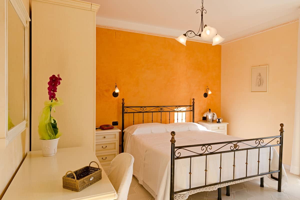 1 bedroom, down duvets, minibar, in-room safe