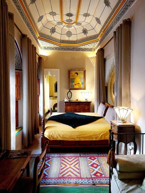 Double Room | Egyptian cotton sheets, Select Comfort beds, in-room safe - Riad Jenaï Demeures du Maroc (Marrakech)