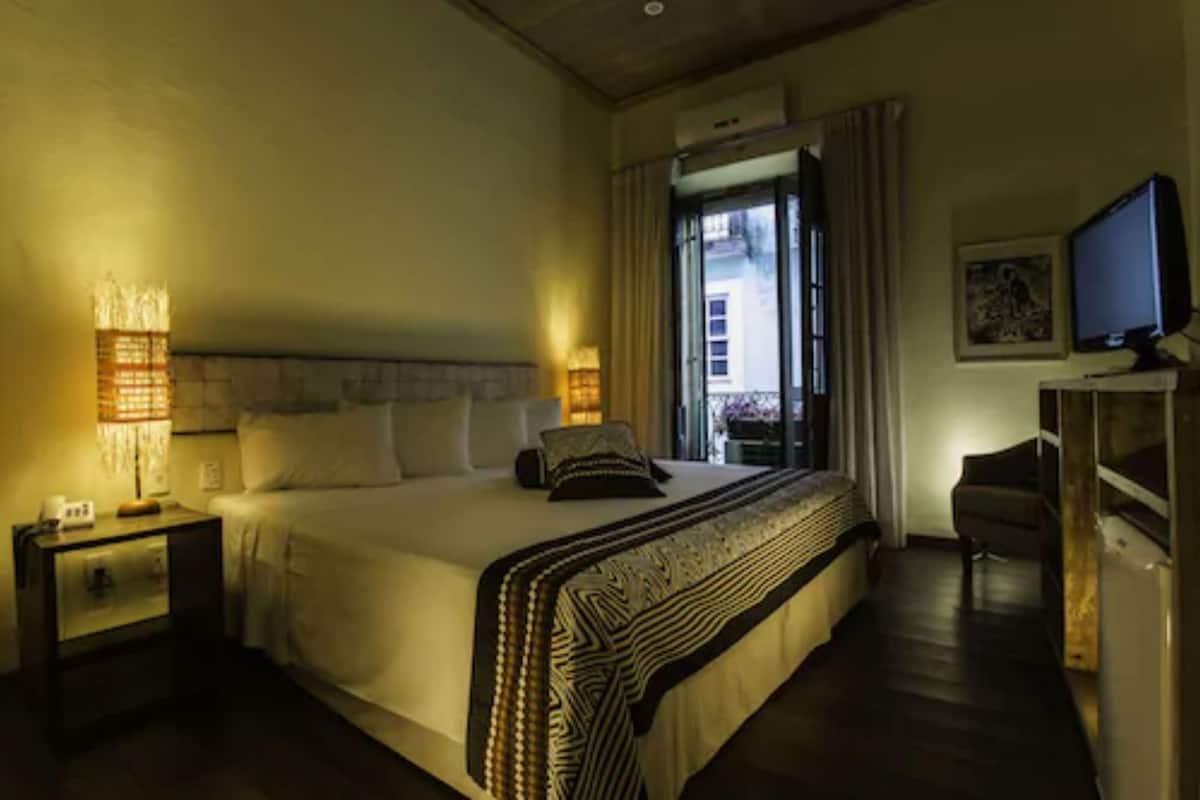 Frigobar, cofres nos quartos, Wi-Fi de cortesia, roupa de cama