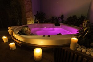 Indoor spa tub
