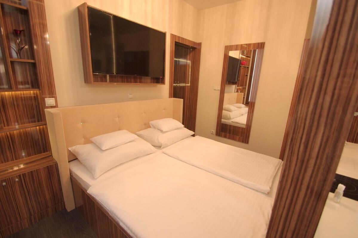 in-room safe, desk, soundproofing, iron/ironing board