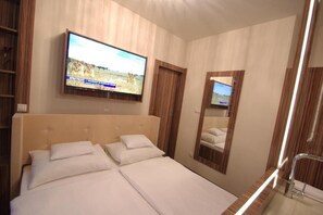 In-room safe, desk, soundproofing, iron/ironing board - Hotel Vadászkürt Superior (Szekesfehervar)