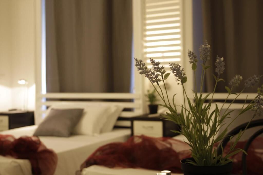 comfort triple room, private bathroom (2 letti matrimoniali) | down duvets, minibar, desk, blackout curtains