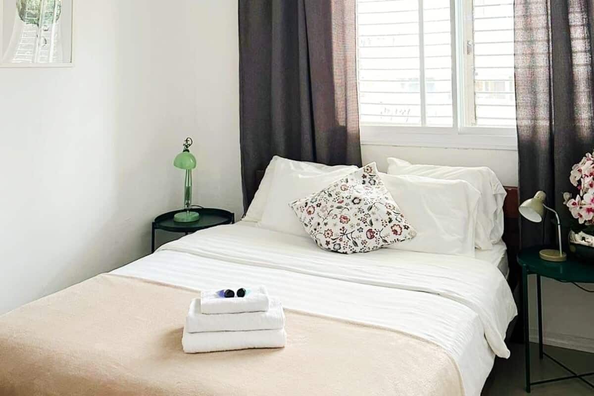 Budget Double Room | 1 bedroom, minibar, desk, iron/ironing board