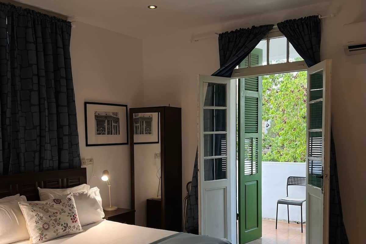 DELUXE ROOM JACUZZI & BALCONY | Minibar, Schreibtisch, Bügeleisen/Bügelbrett, kostenloses WLAN