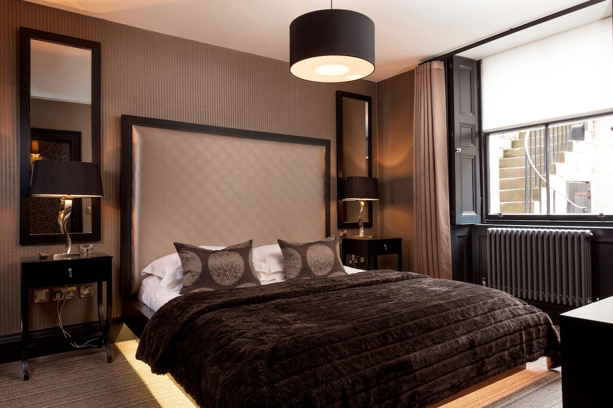 Egyptian cotton sheets, premium bedding, pillowtop beds, in-room safe