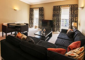 Penthouse, 2 Bedrooms | Living room