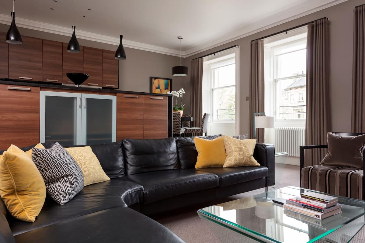 Club Apartment | Egyptian cotton sheets, premium bedding, pillowtop beds, in-room safe