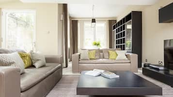 Garden Mews Apartment | Living area