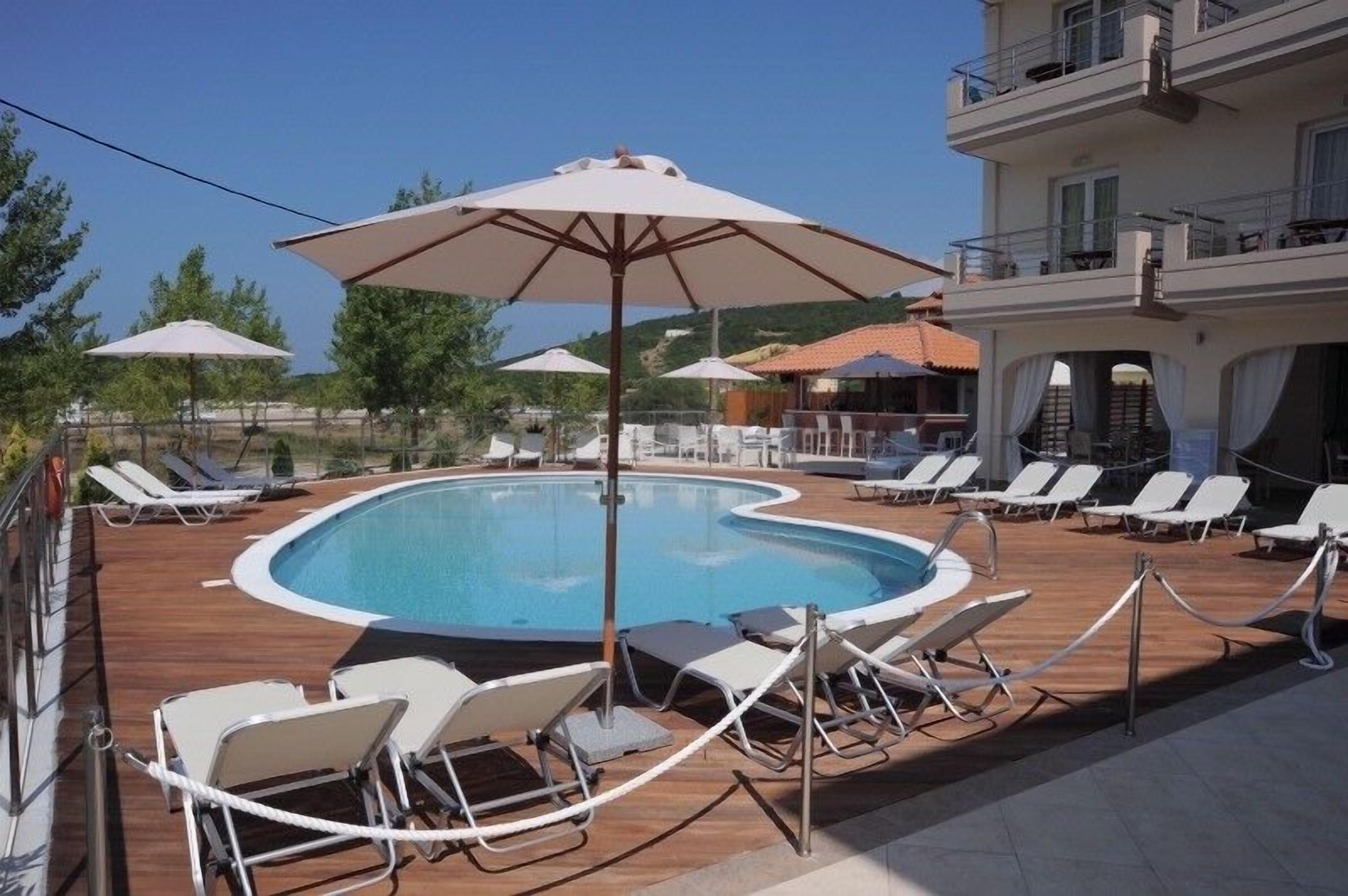 Outdoor pool, pool umbrellas, sun loungers