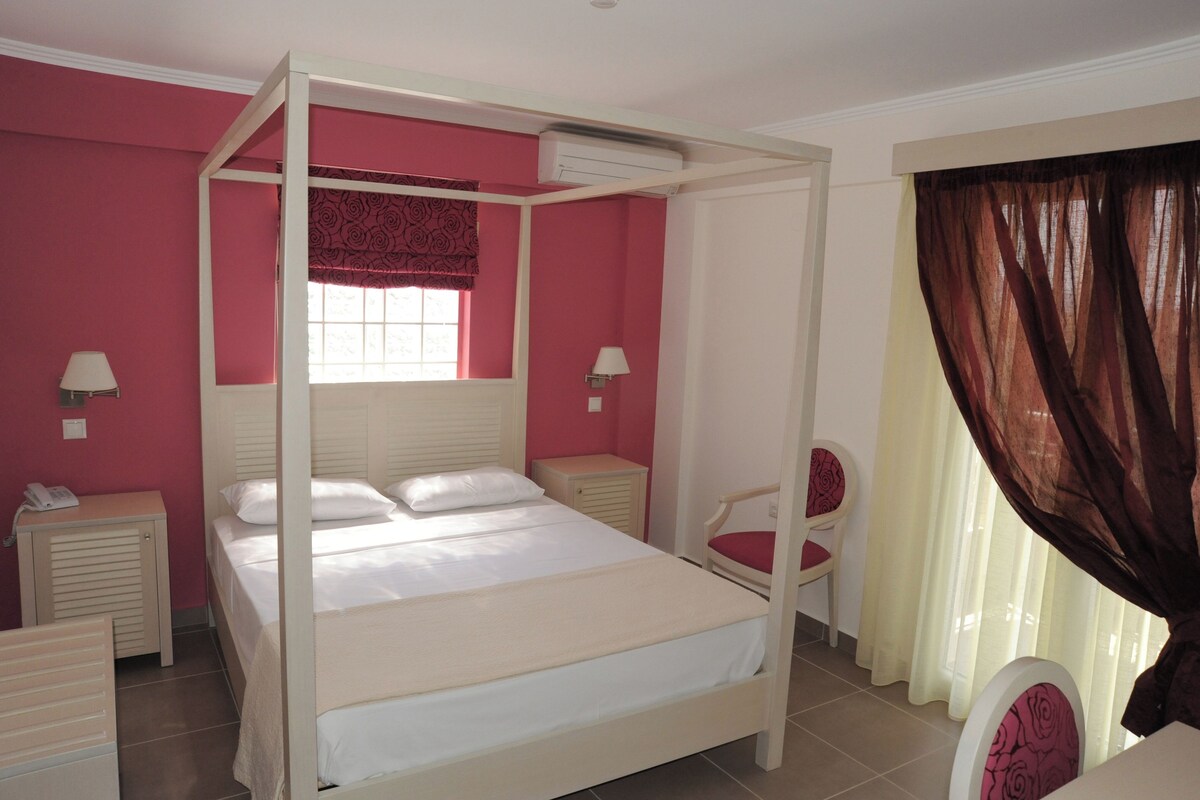Rollaway beds, free WiFi