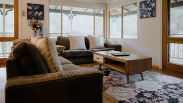 Alpehytte, 4 soverom | Oppholdsområde | TV