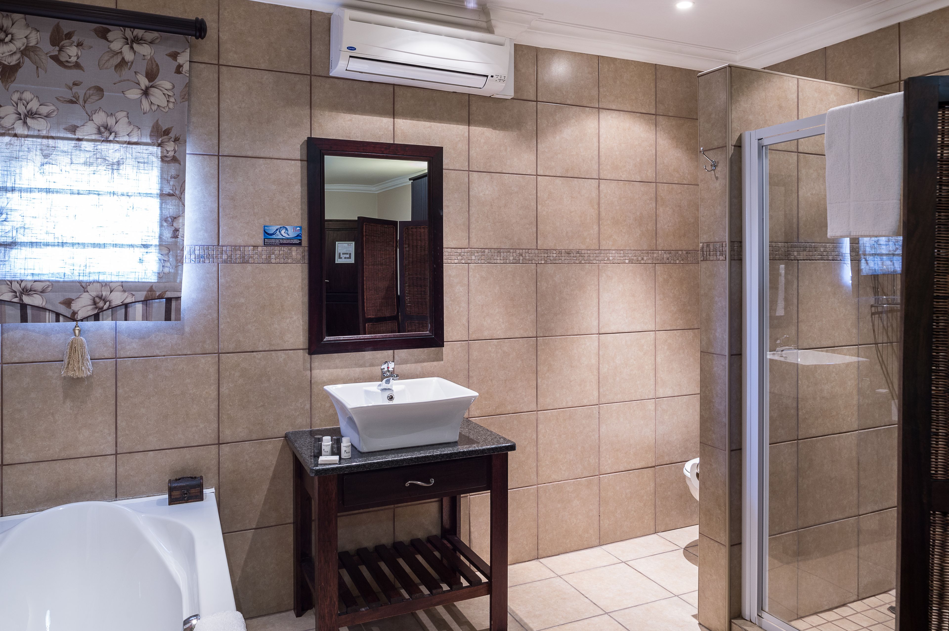 superior room | bathroom | free toiletries, hair dryer, towels, soap