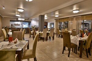 Café da manhã com buffet todos os dias mediante uma taxa