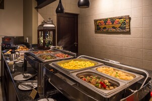 Daily buffet breakfast (ZAR 160 per person)